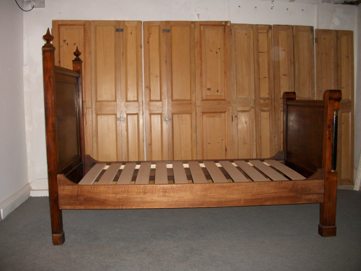Antique Walnut Single Bed - slats details